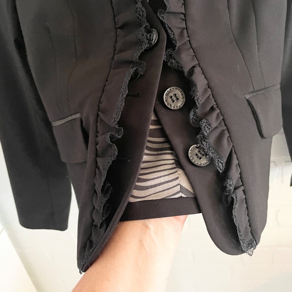 Vintage Women’s Bazer Ruffled Lace trim Tuxedo Formal Business casual Goth Sz M - Picture 5 of 13
